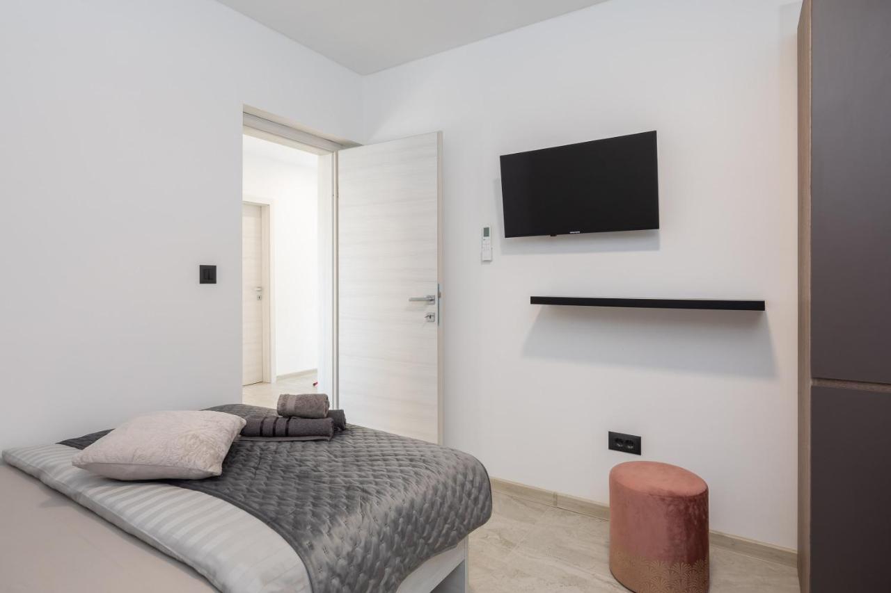 Luxury Apartment Lorena - Private Heated Pool - Jesenice  Exteriör bild