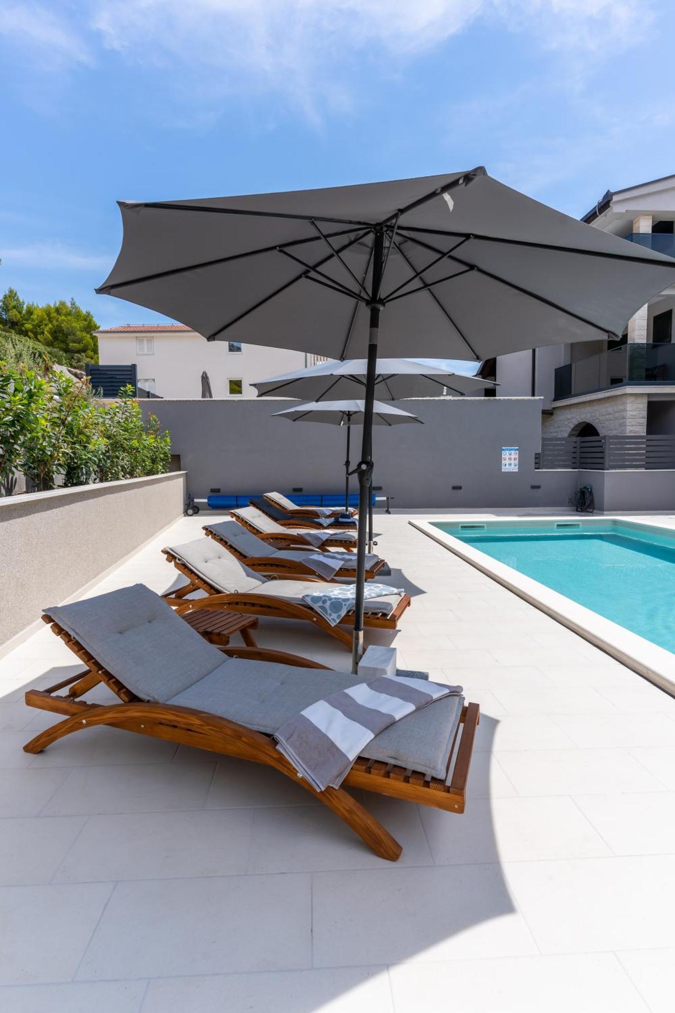 Luxury Apartment Lorena - Private Heated Pool - Jesenice  Exteriör bild